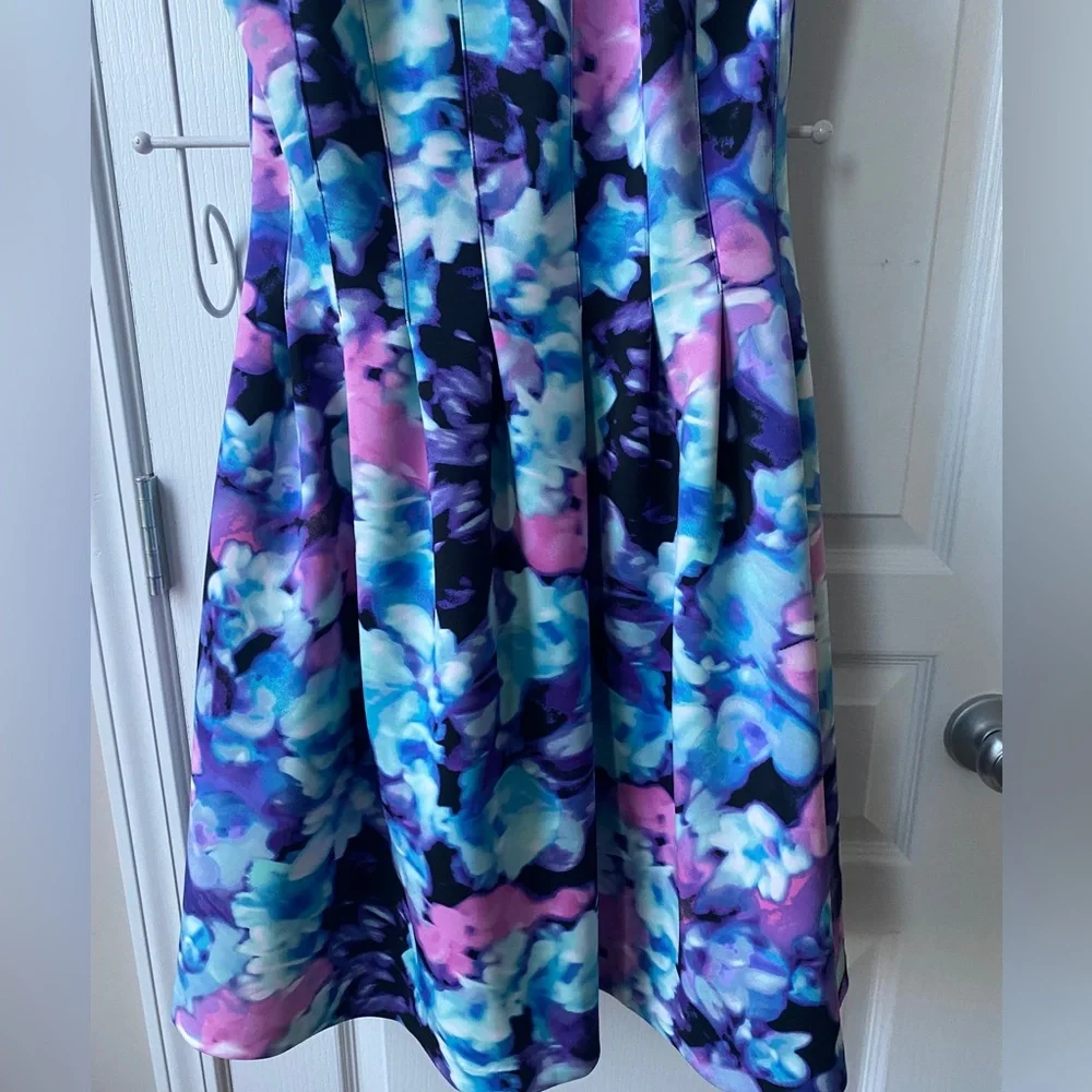 Vince Camuto Floral Sleeveless fit and flair dress. - Picture 4 of 10